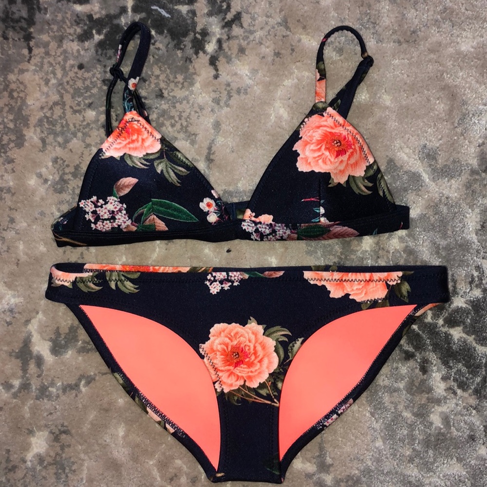 TRIANGL navy blue/ floral bikini